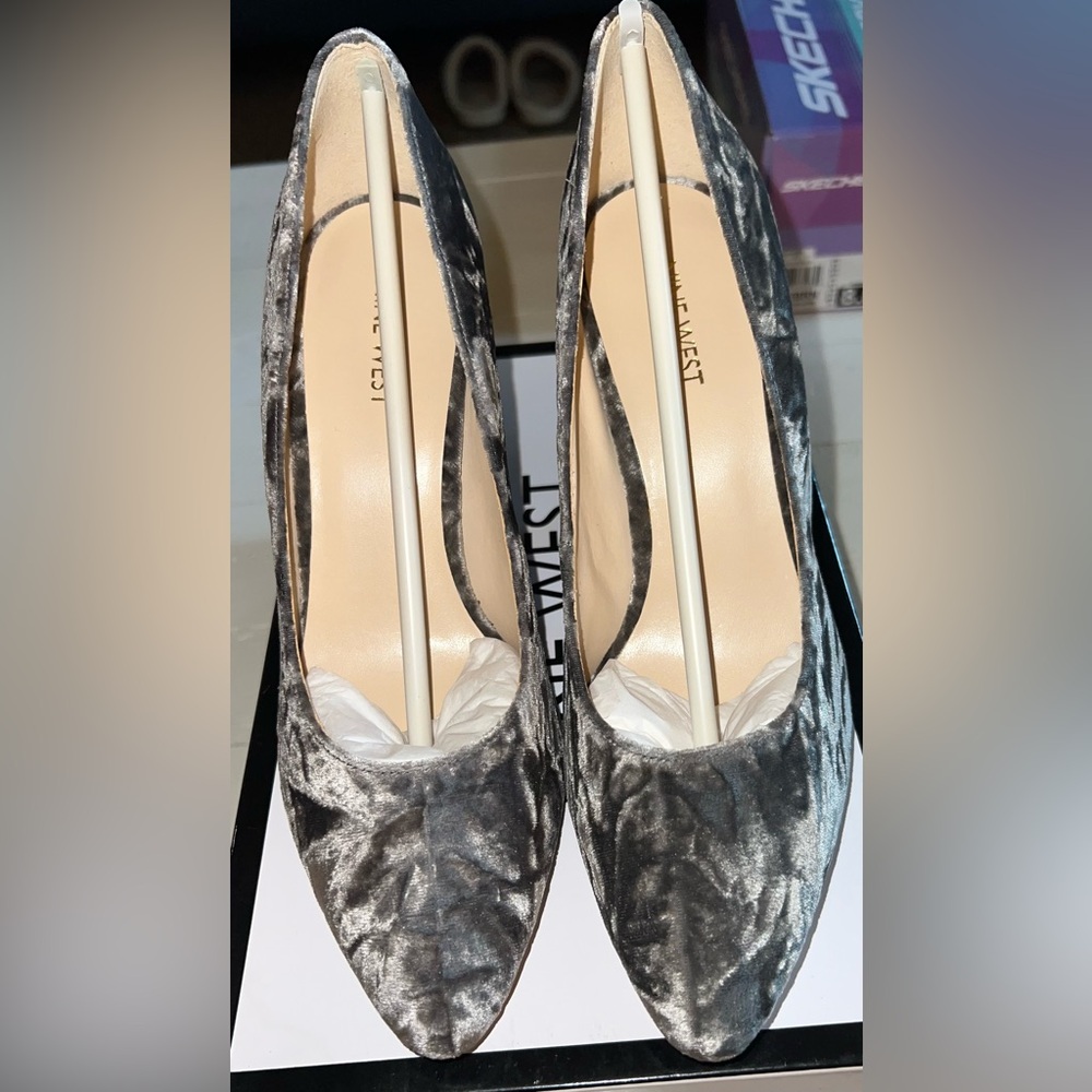 Nine West dark grey crushed velvet Scheila chunky block high heel pumps Size 8.5